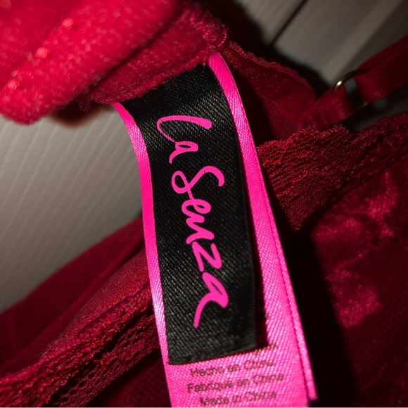 Exciting Red lace bodysuit - Picture 3 of 4